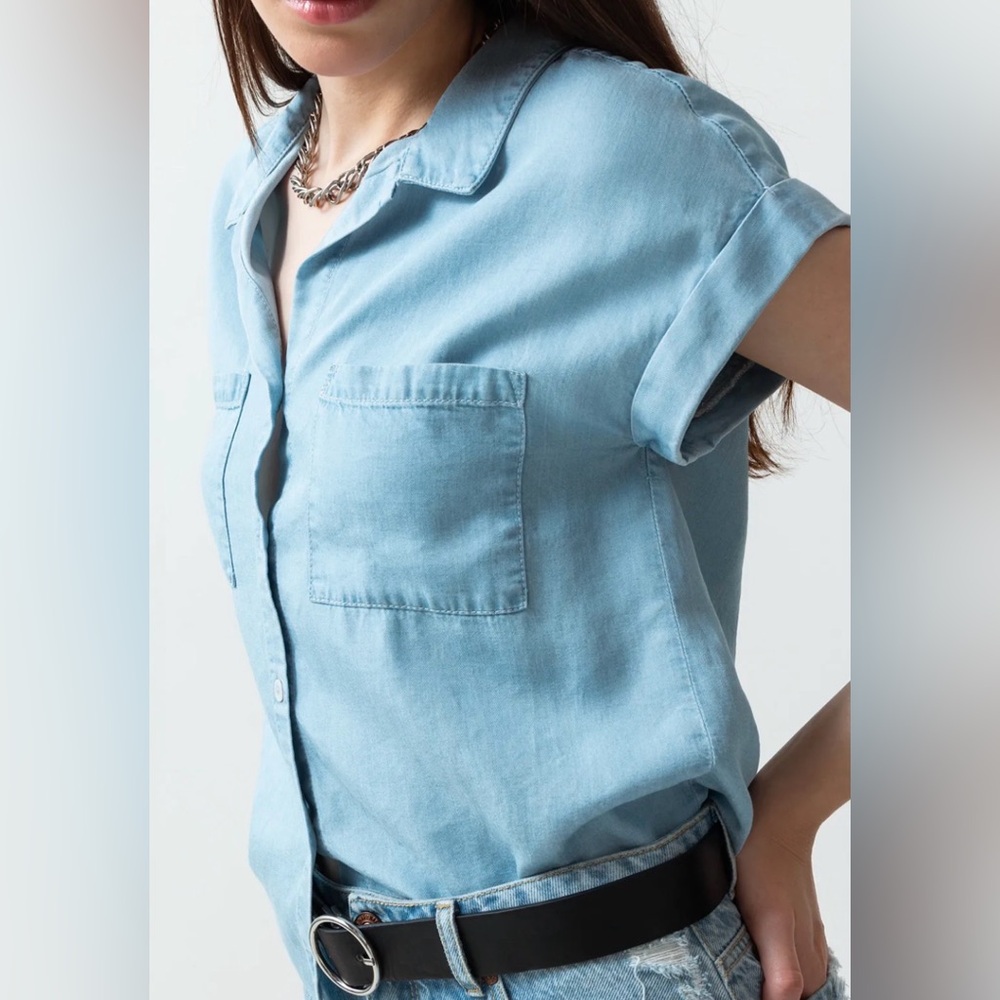 NWT SIM & SAM Bleach Wash Light Blue Rayon Button-Up Short Sleeve Shirt Size S